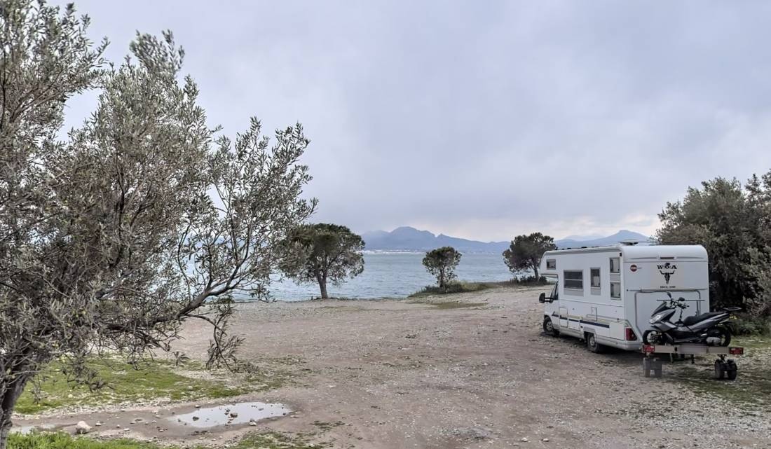 Parkplatz Neraida Beach — Public Parking in Δημοτική Ενότητα Λουτρακίου - Περαχώρας