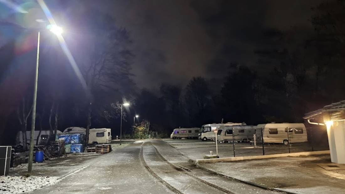 Wohnmobilstellplatz am Neubruch — Stellplatz in München