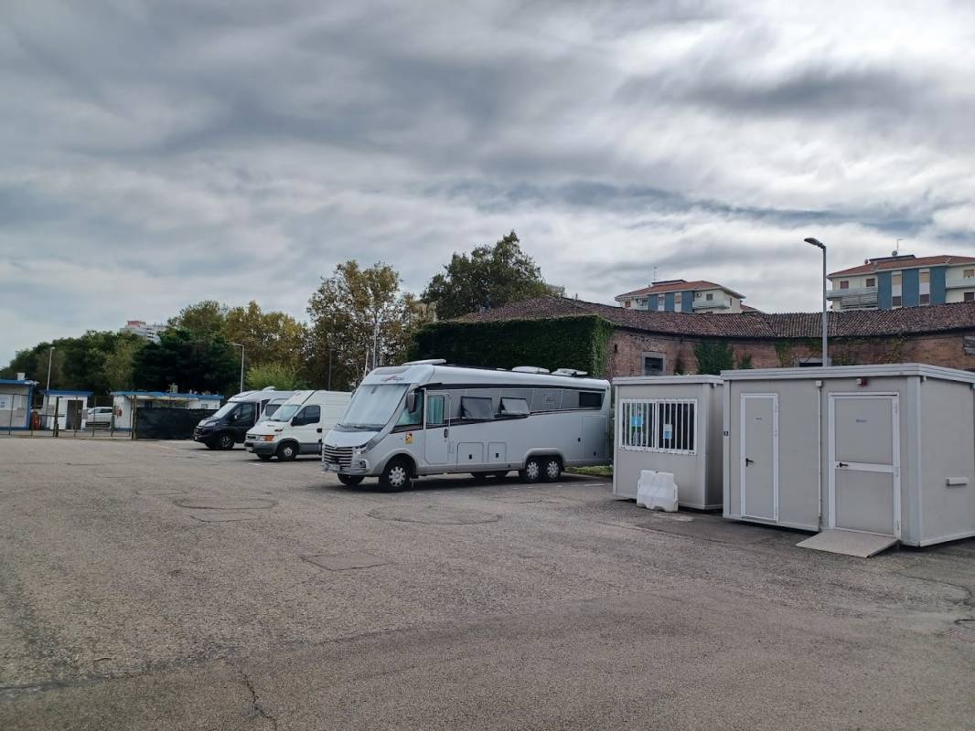 Area Sosta Camper Piacenza — Campervan Site in Piacenza