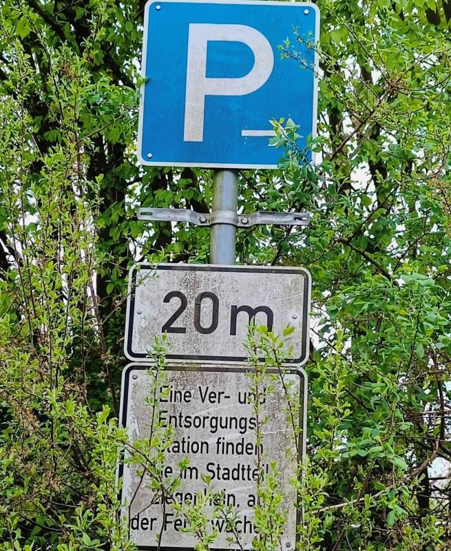 Übernachtungsparkplatz an der Schwalm — Estacionamento noturno in Schwalmstadt-Treysa