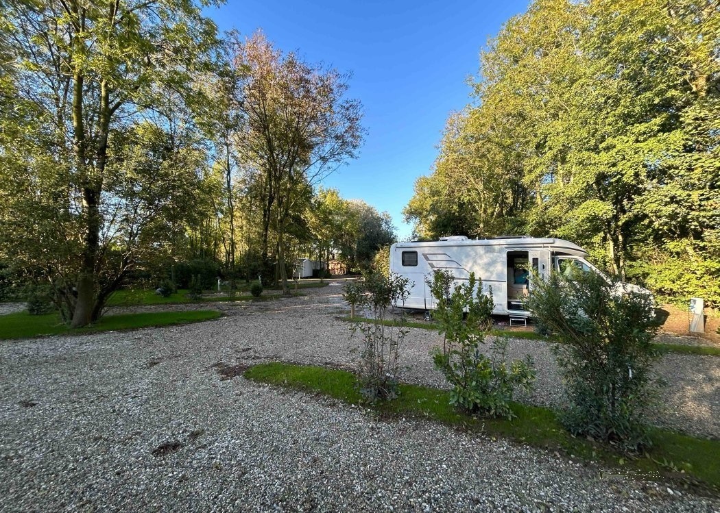 Aire Camping Car Evasion Park — Ställplats in Chatuzange-le-Goubet