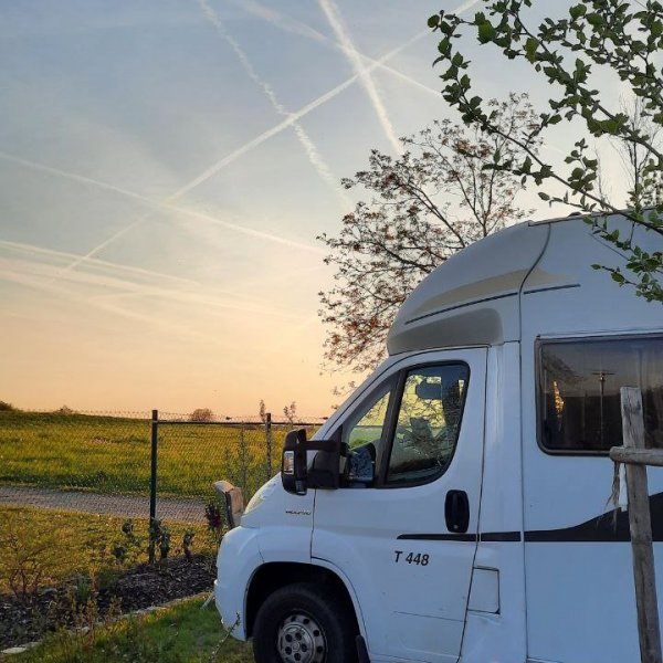 Stellplatz Am Gartenberg in Ostramondra — Foto 6
