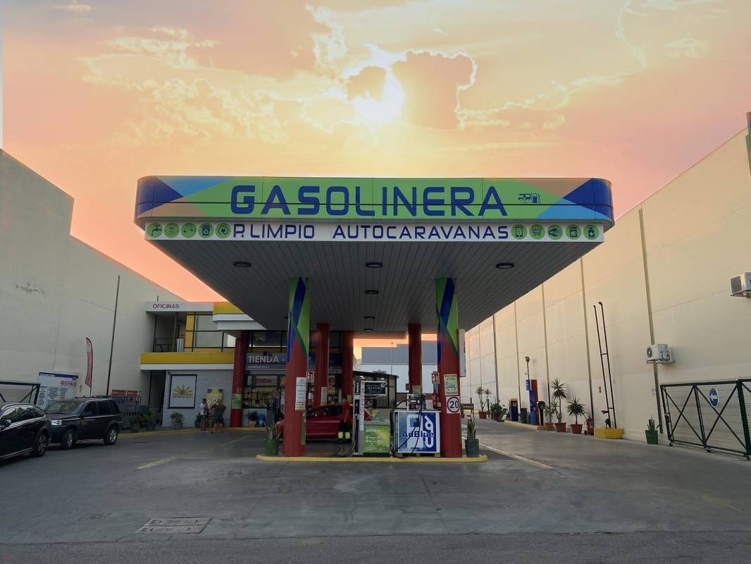 Área de Servicios Autocaravanas — Area Autocaravanas in Vélez-Málaga