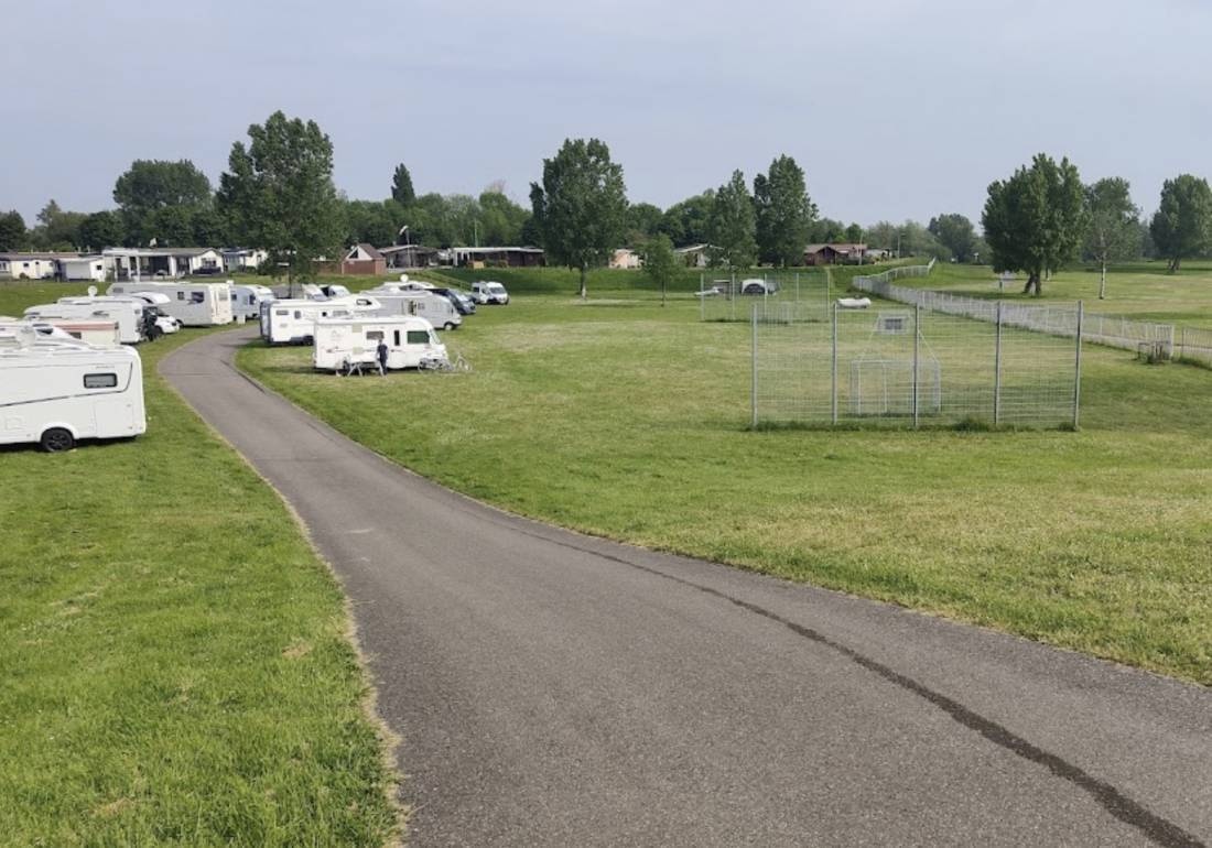 Recreatiepark De Bijland — Sítio de acampamento in Tolkamer
