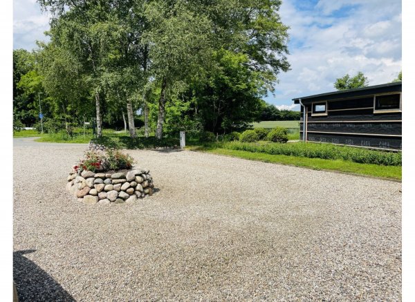 Einzelstellplatz in ruhigem Örtchen — Photo 3