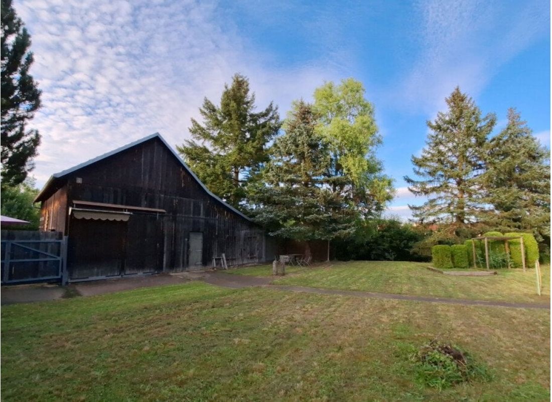 Einzelstellplatz Idyllischer Stellplatz/Zeltplatz an einer alten Dreschhalle direkt an der Wern — Karavan Sitesi in Gössenheim