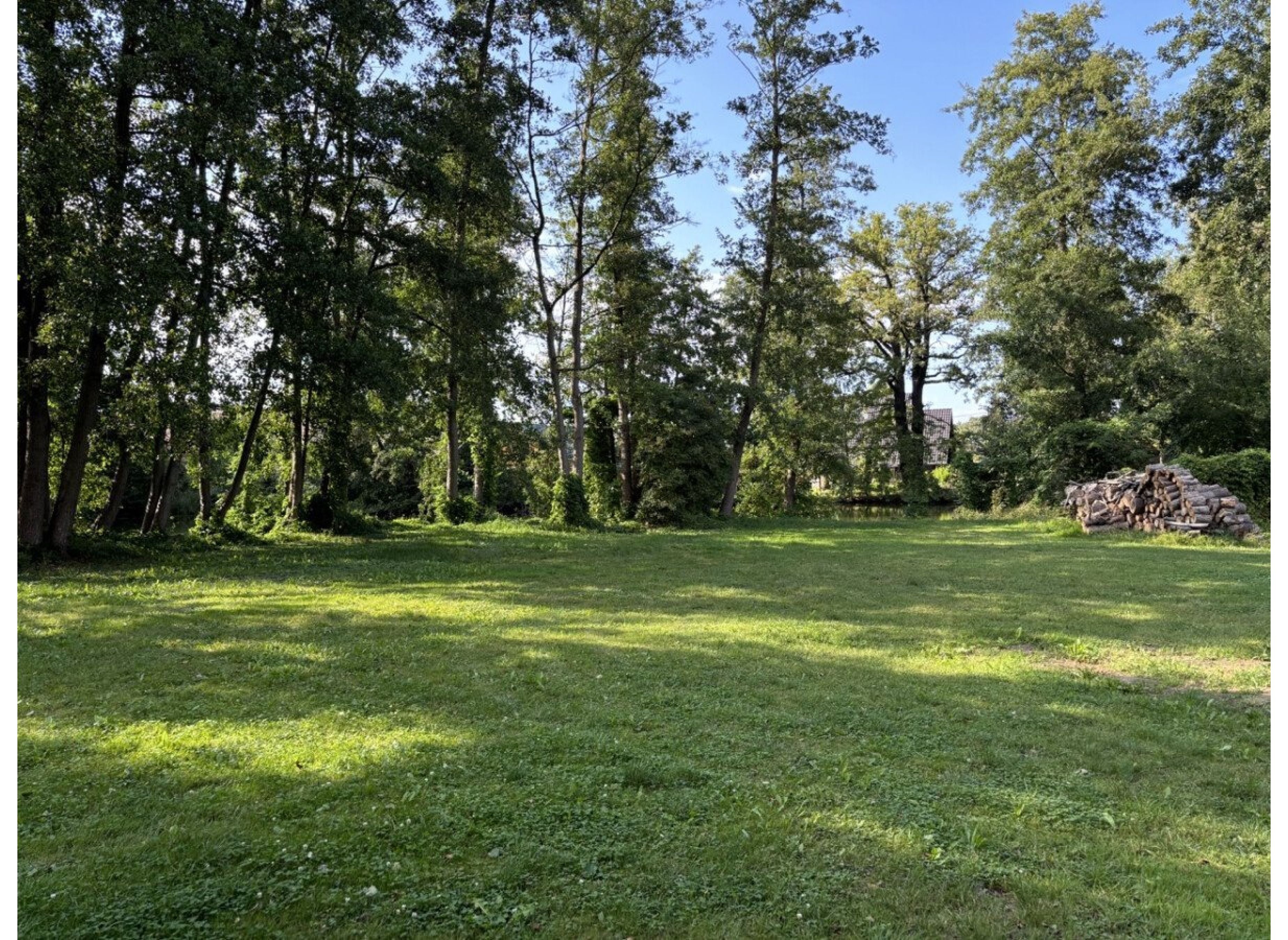 Naturnaher Stellplatz am Teich im historischen Ambiente — Bobilplass in Malschwitz