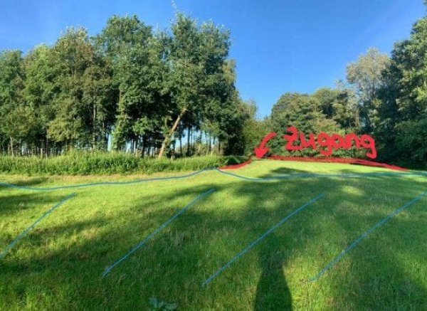 Wiese mit Wassergraben — Photo 3