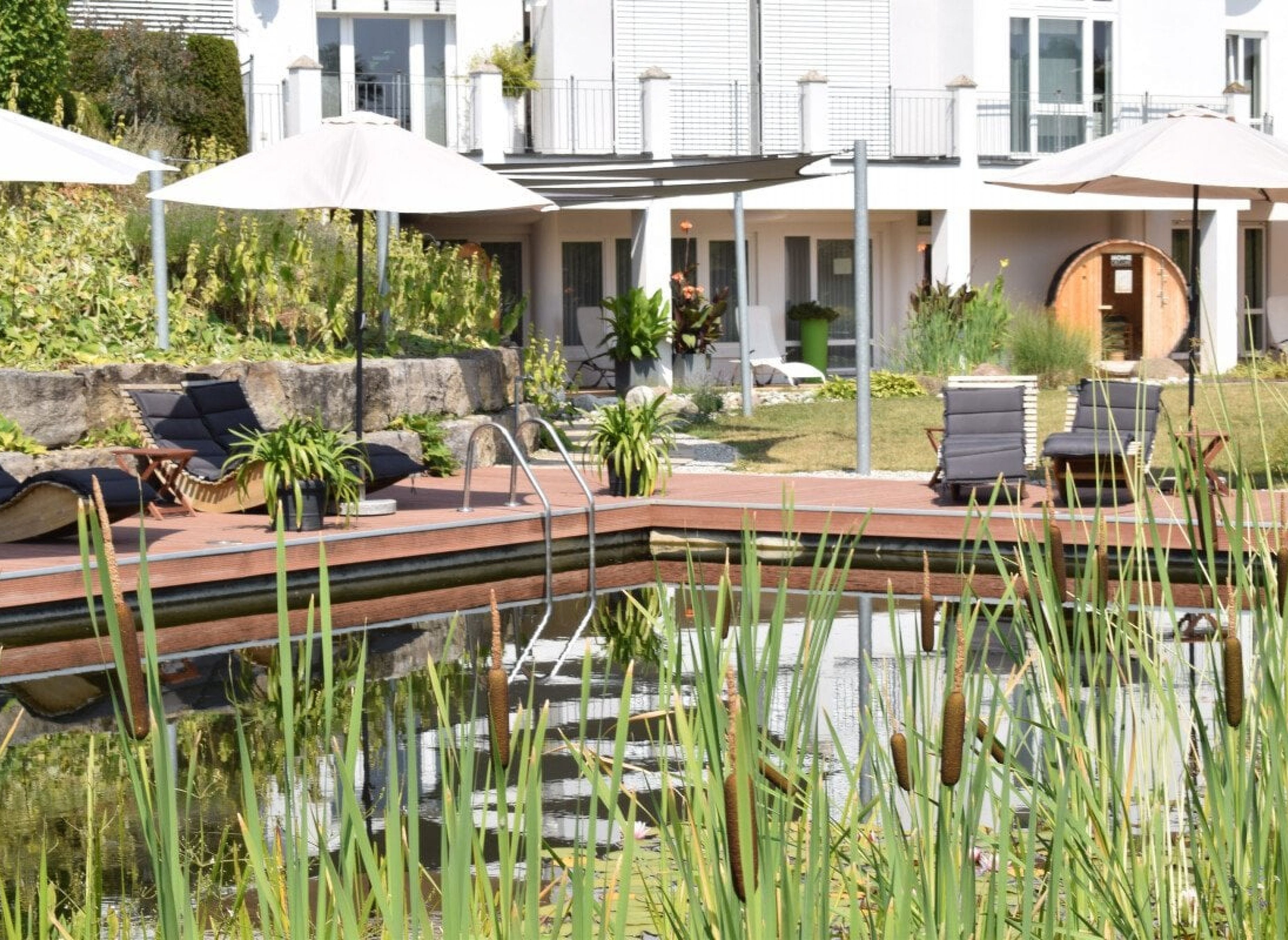 Befestigter Stellplatz mitten im Grünen — Karavan Sitesi in Hofheim