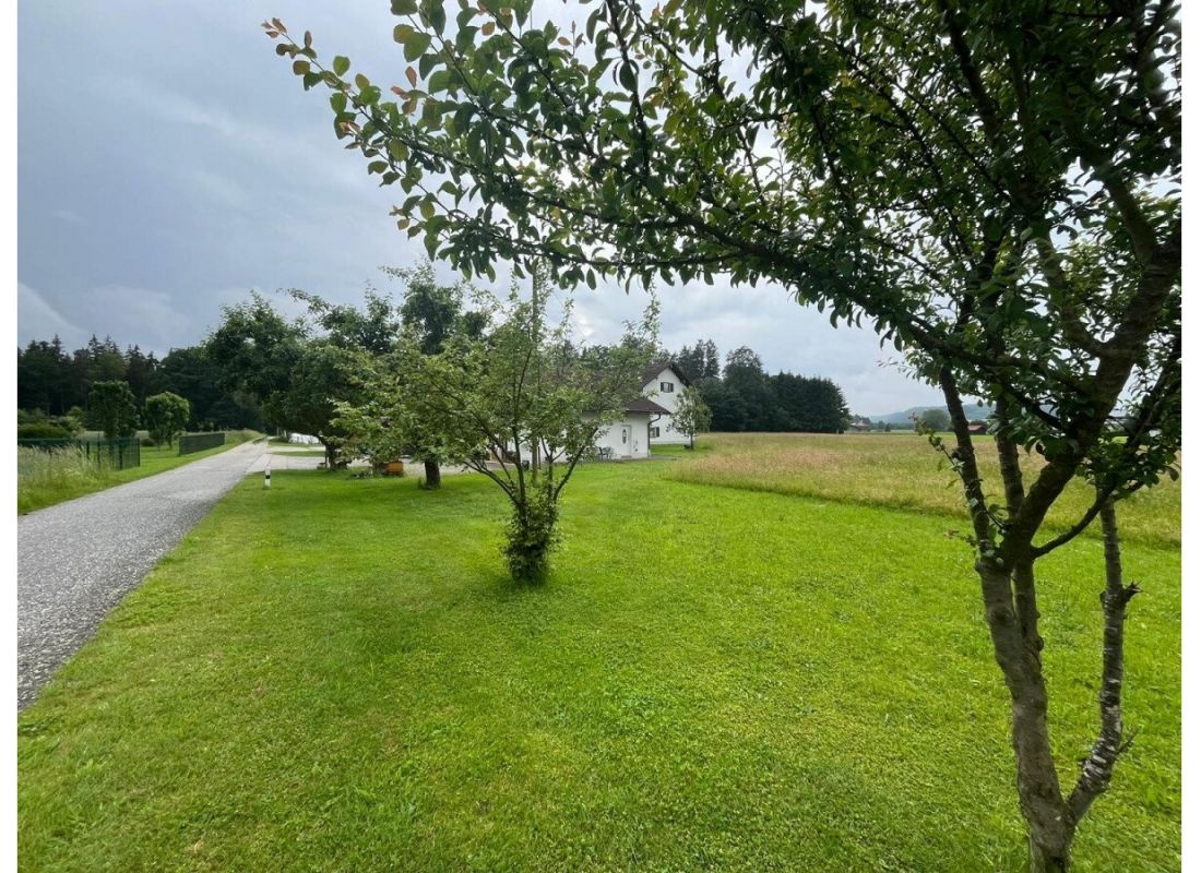 Stellplatz unter Obstbäumchen in ländlicher Lage — Stellplatz in Julbach
