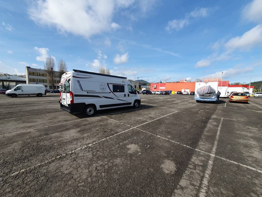 Stellplatz Navia — Sítio para autocaravanas in Navia