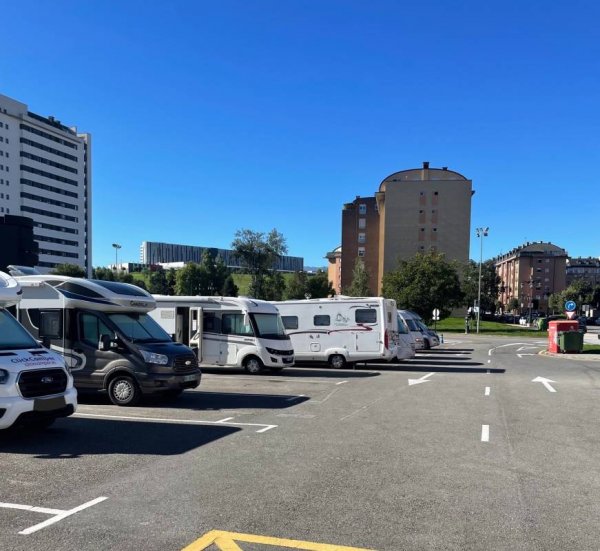Übernachtungsparkplatz  Oviedo — Photo 2