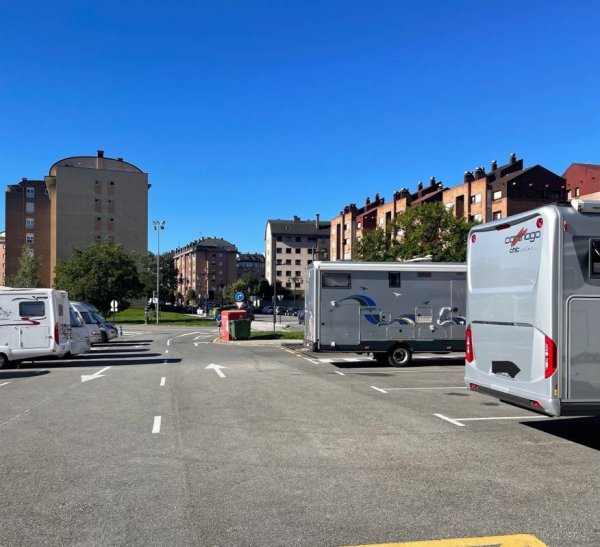 Übernachtungsparkplatz  Oviedo — Photo 3