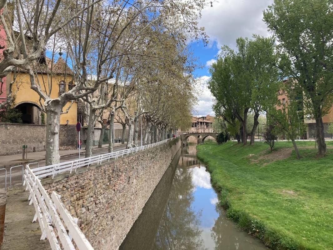 Stellplatz Vic — Camperplads in Vic