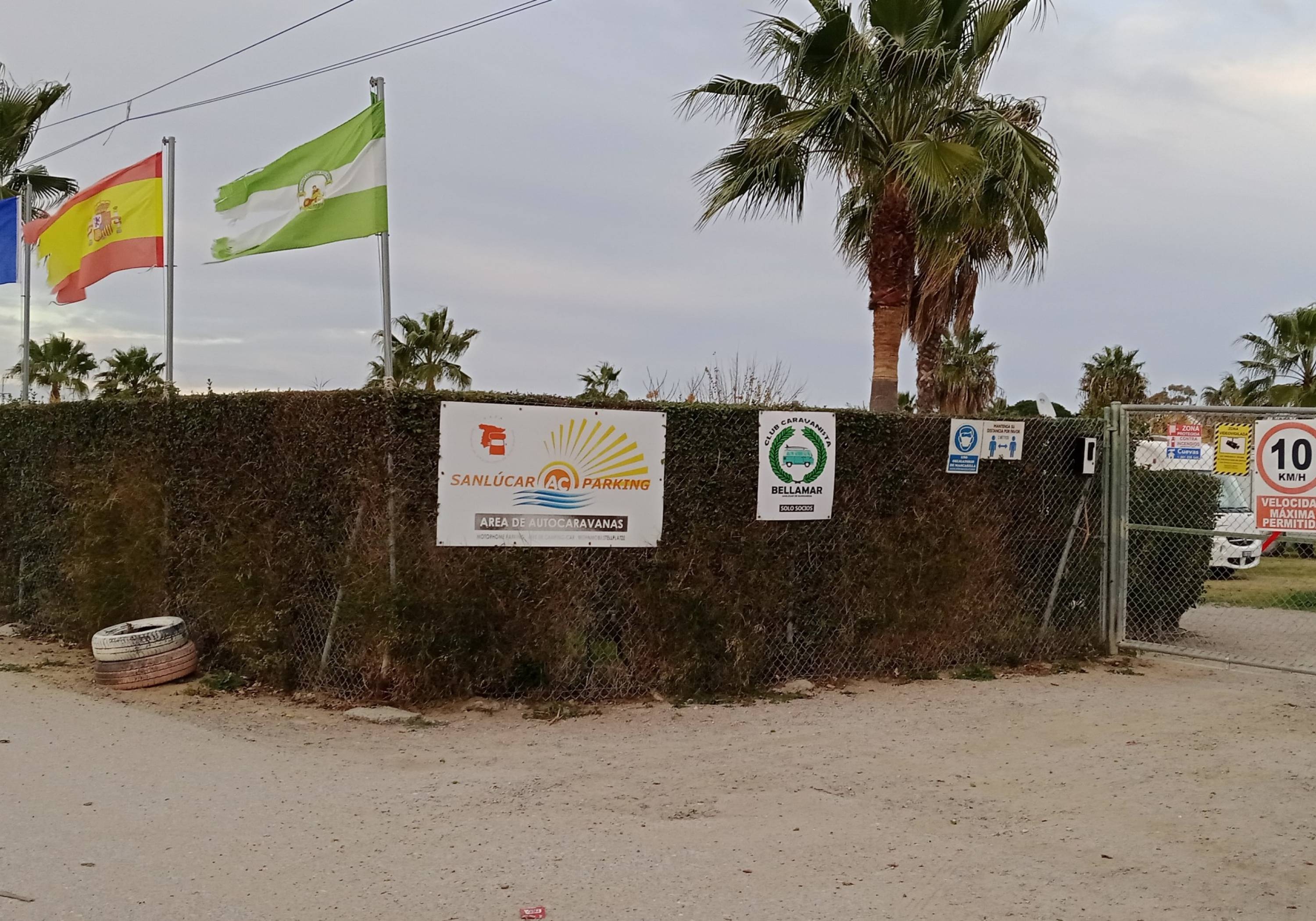 Stellplatz Parking Sanlúcar de Barrameda — Ställplats in Sanlúcar de Barrameda