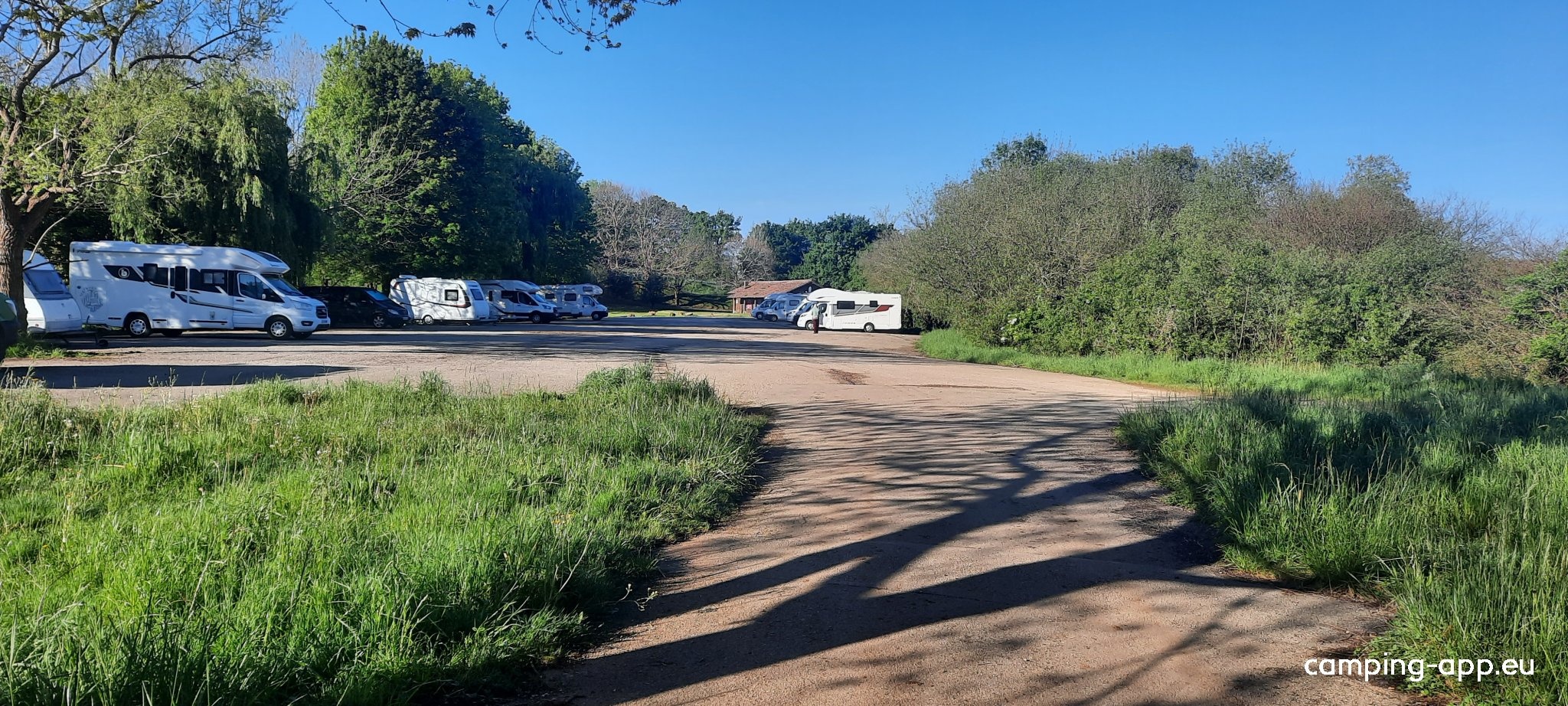 Área Autocaravanas parque natural de Cabarceno — Karavan Sitesi in  Penagos