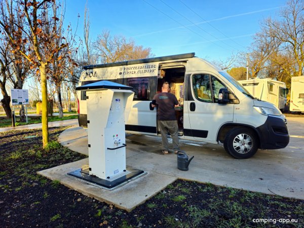 Área de Servicios de Autocaravanas Cabanillas — Photo 3