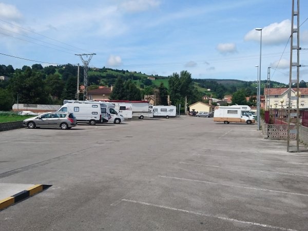 Stellplatz Liérganes — Area di sosta in  Liérganes