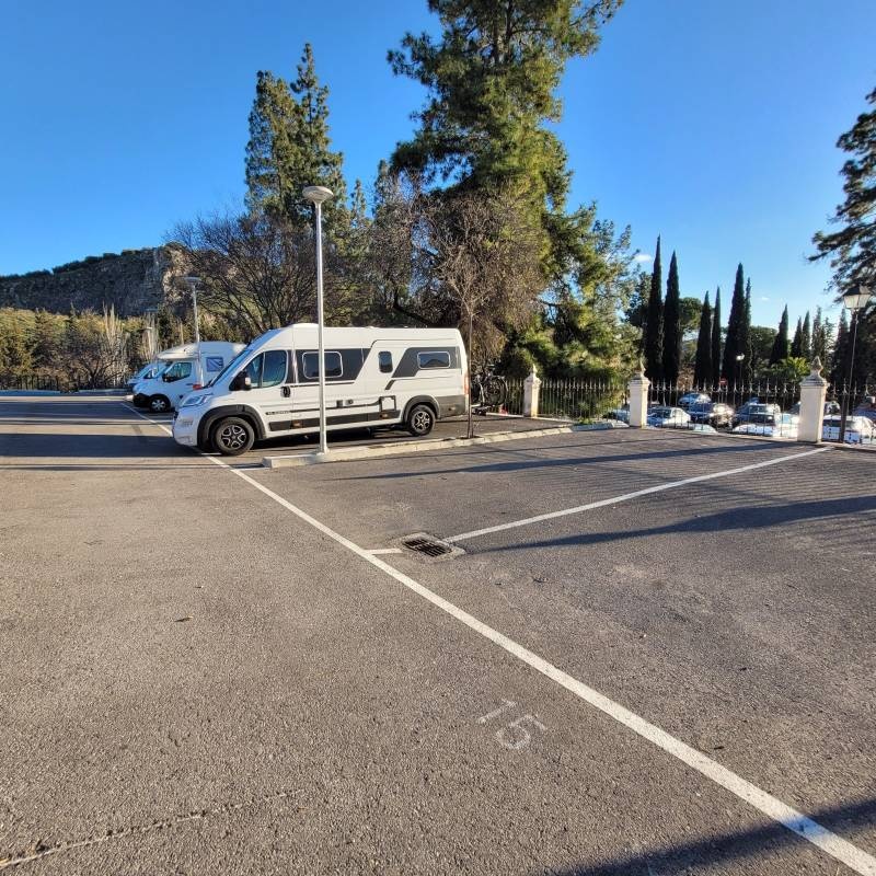 Stellplatz Cabra — Bobilplass in Cabra