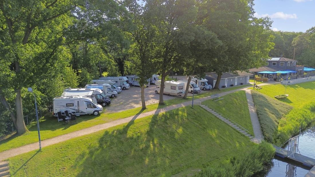 Camperplaats en Jachthaven de Driesen — Sítio para autocaravanas in Middelaar