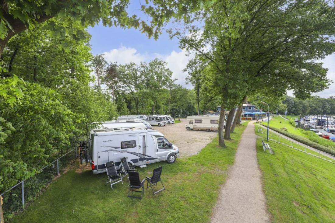 Camperplaats en Jachthaven de Driesen — Stellplatz in Middelaar