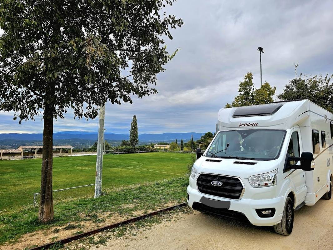 Bonnieux Aires de Camping-Car — Ställplats in Bonnieux