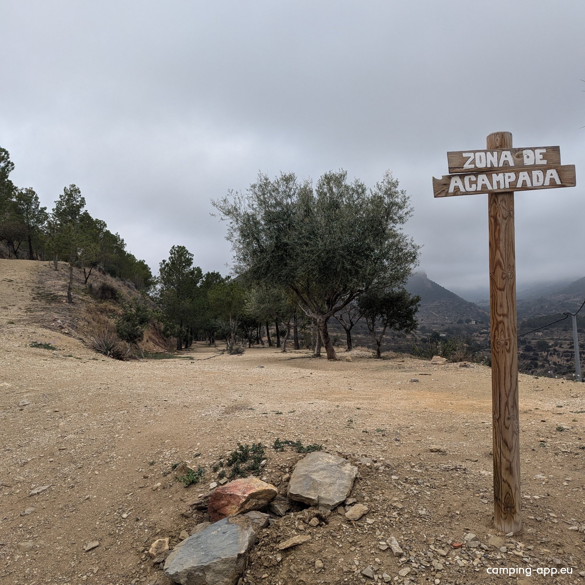 Zona de acampada de Relleu — Campervan Site in Relleu