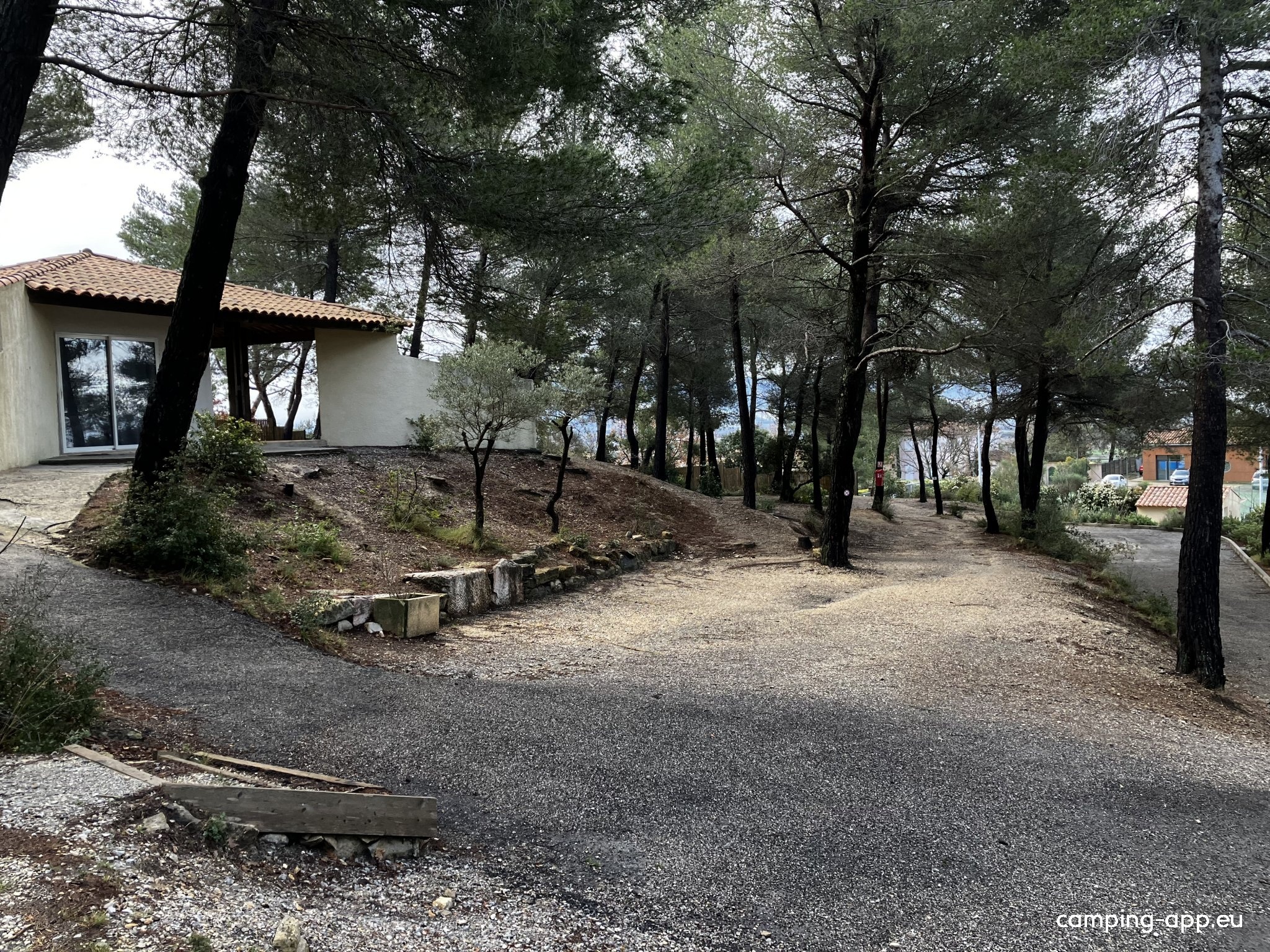 Camping Cézanne — Campingplads in Puyloubier