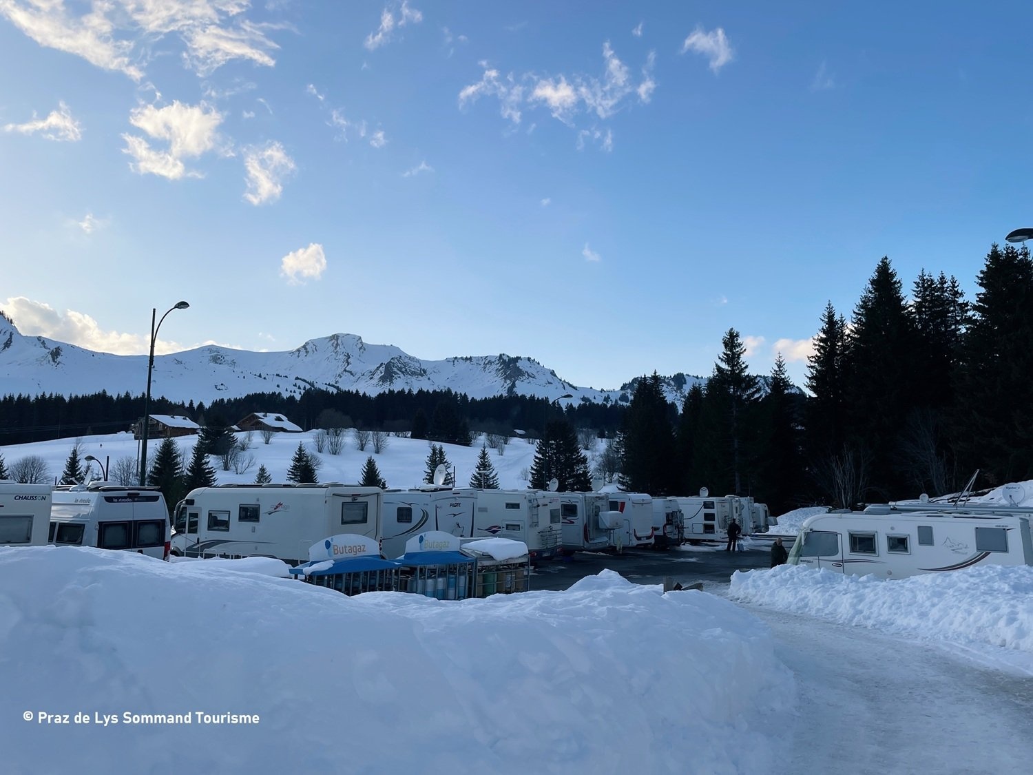 Stellplatz Le Praz de Lys — Camperplaats in Taninges