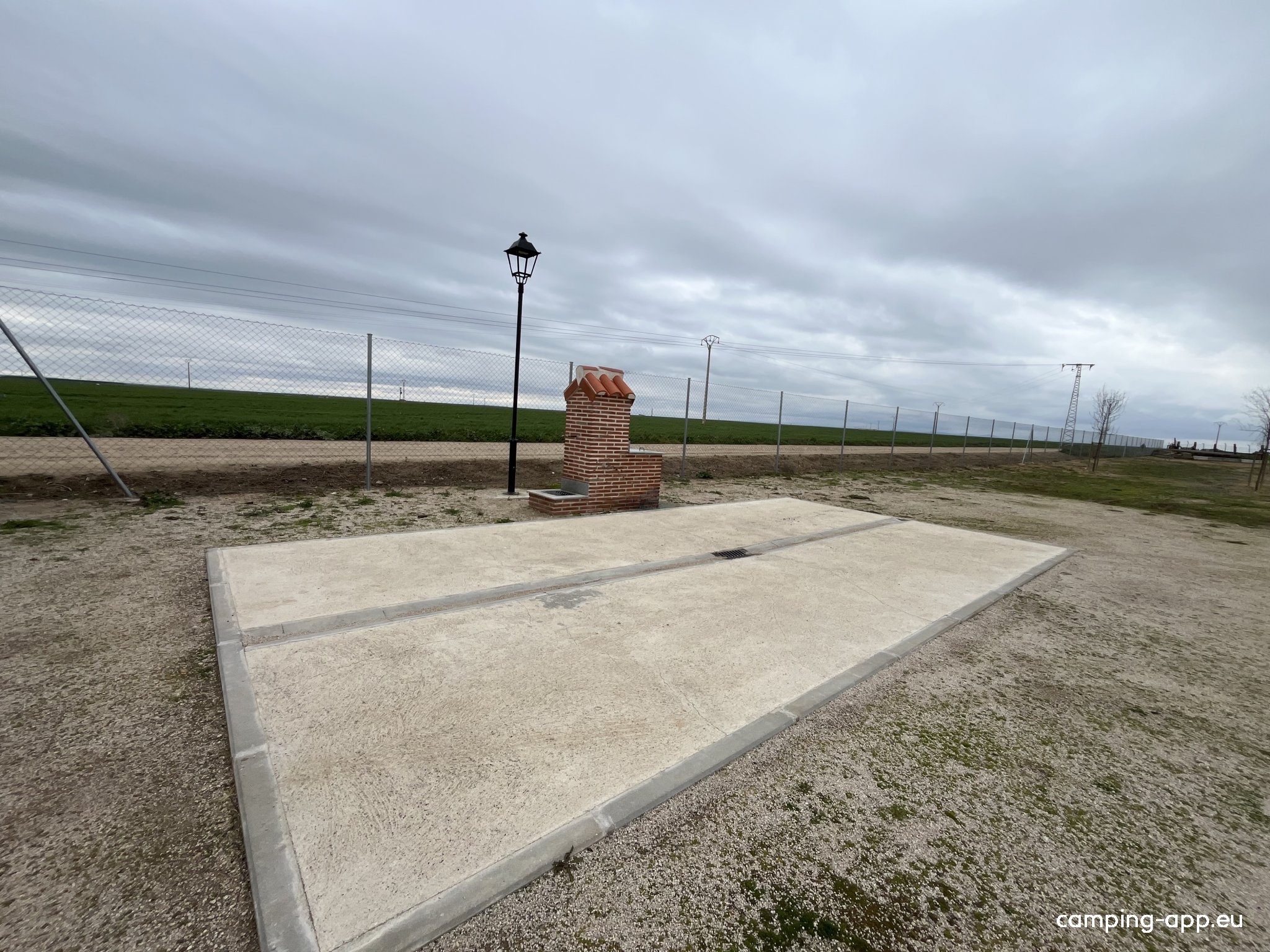 Madrigal de las Altas Torres, Spanien — Area di sosta in Madrigal de las Altas Torres