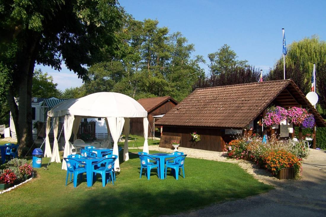 Camping les Coullemieres — Kemp in Vermenton