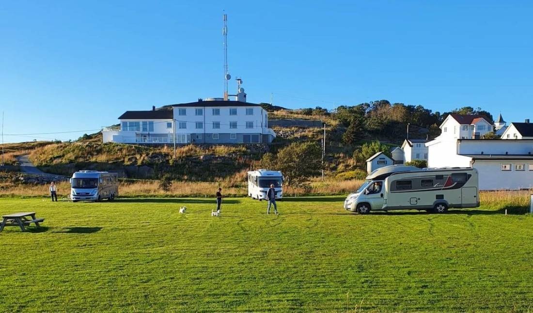 Sula bobilplass — Camperplads in Sula