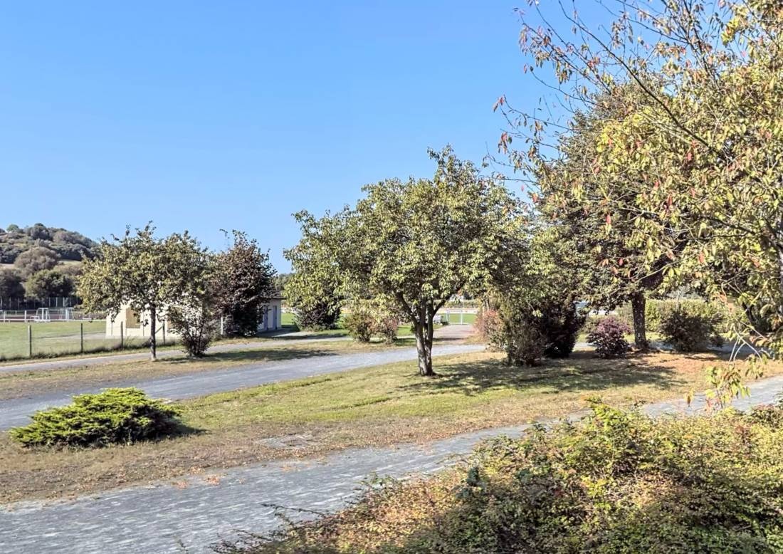 Wohnmobilstellplatz  Freden/Leine — Karavan Sitesi in Freden