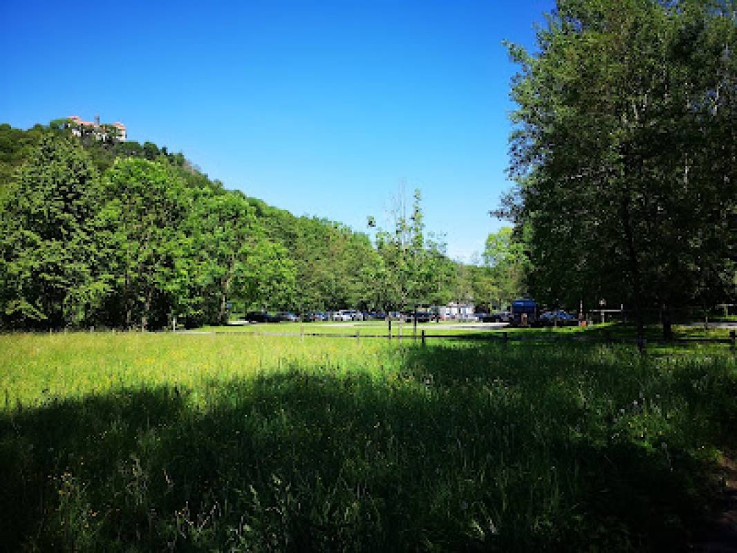 Wohnmobil-Stellplatz am Freibad Bieberstein — Bobilplass in Langenbieber