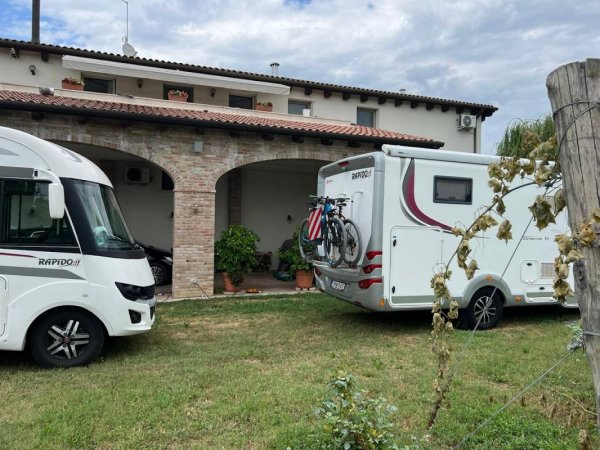 Sfriso Winery, Via Borotta, Chiarano, Treviso, Italien — Photo 4