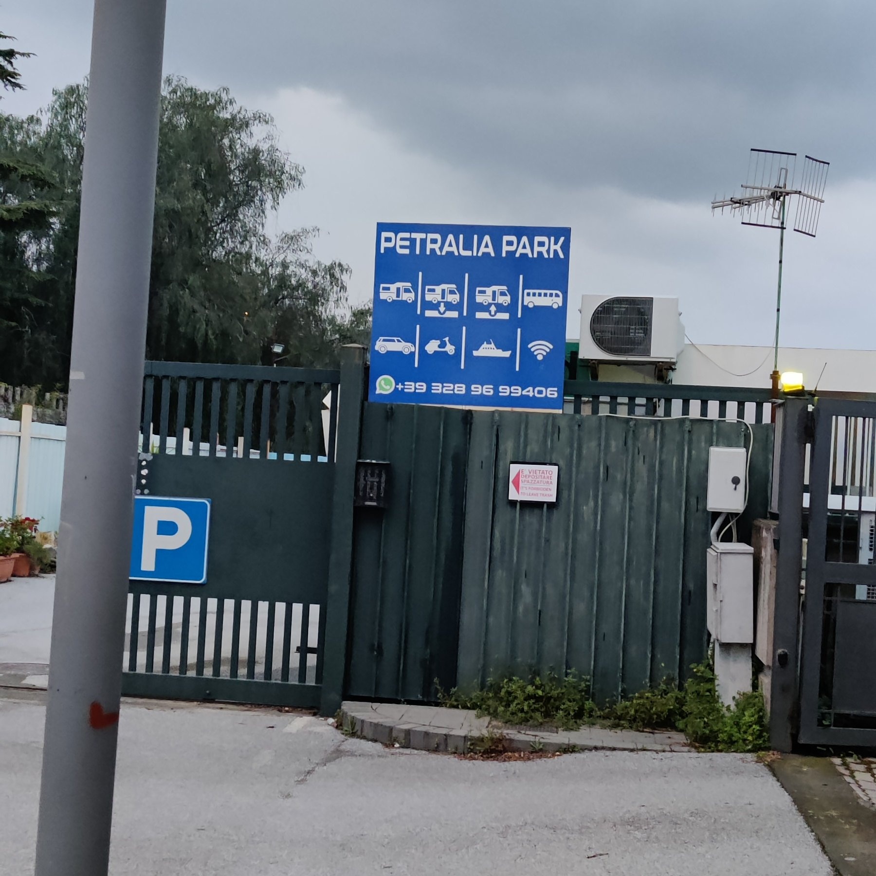 Area sosta Camper Petralia Parking — Sp. parking dla kamperów in Giardini Naxos