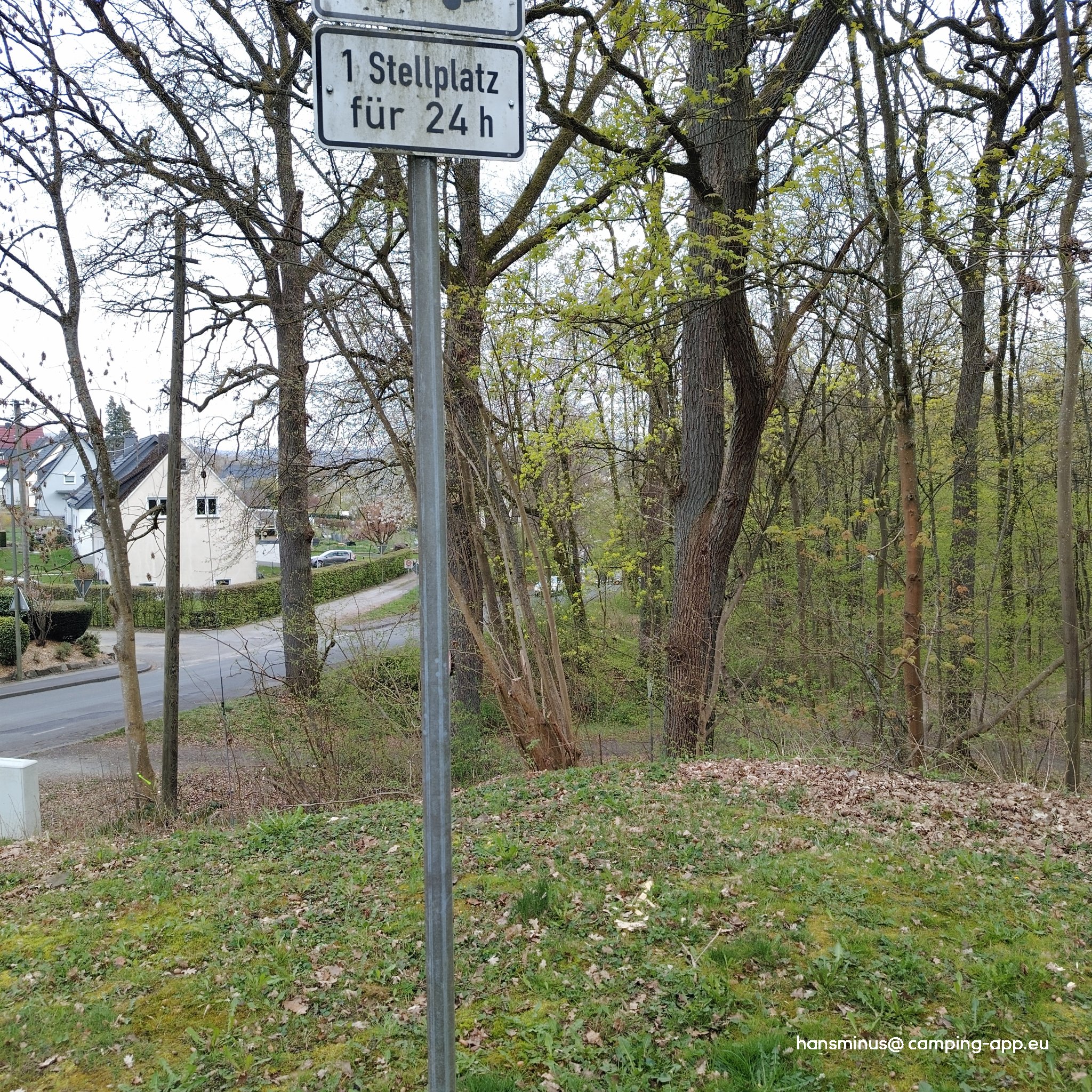 Übernachtungsparkplatz Vor dem Stadion Betzdorf — Overnatnings‑parkering in Betzdorf