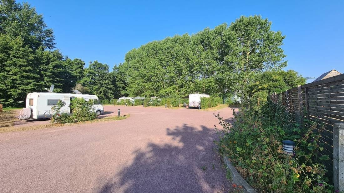 Stellplatz Songeons (max 3,5t) — Karavan Sitesi in Songeons