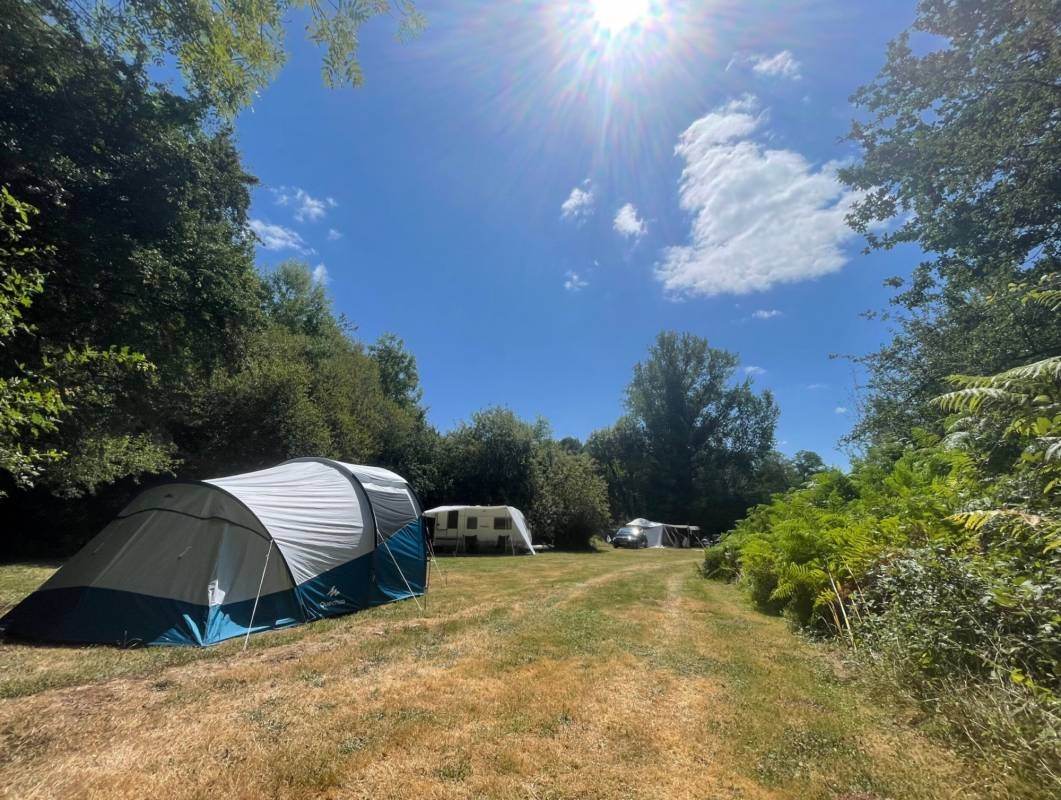 Mini-Camping Naturiste Le Saulet (Naturisten Camping) — Camping Site in Vignols