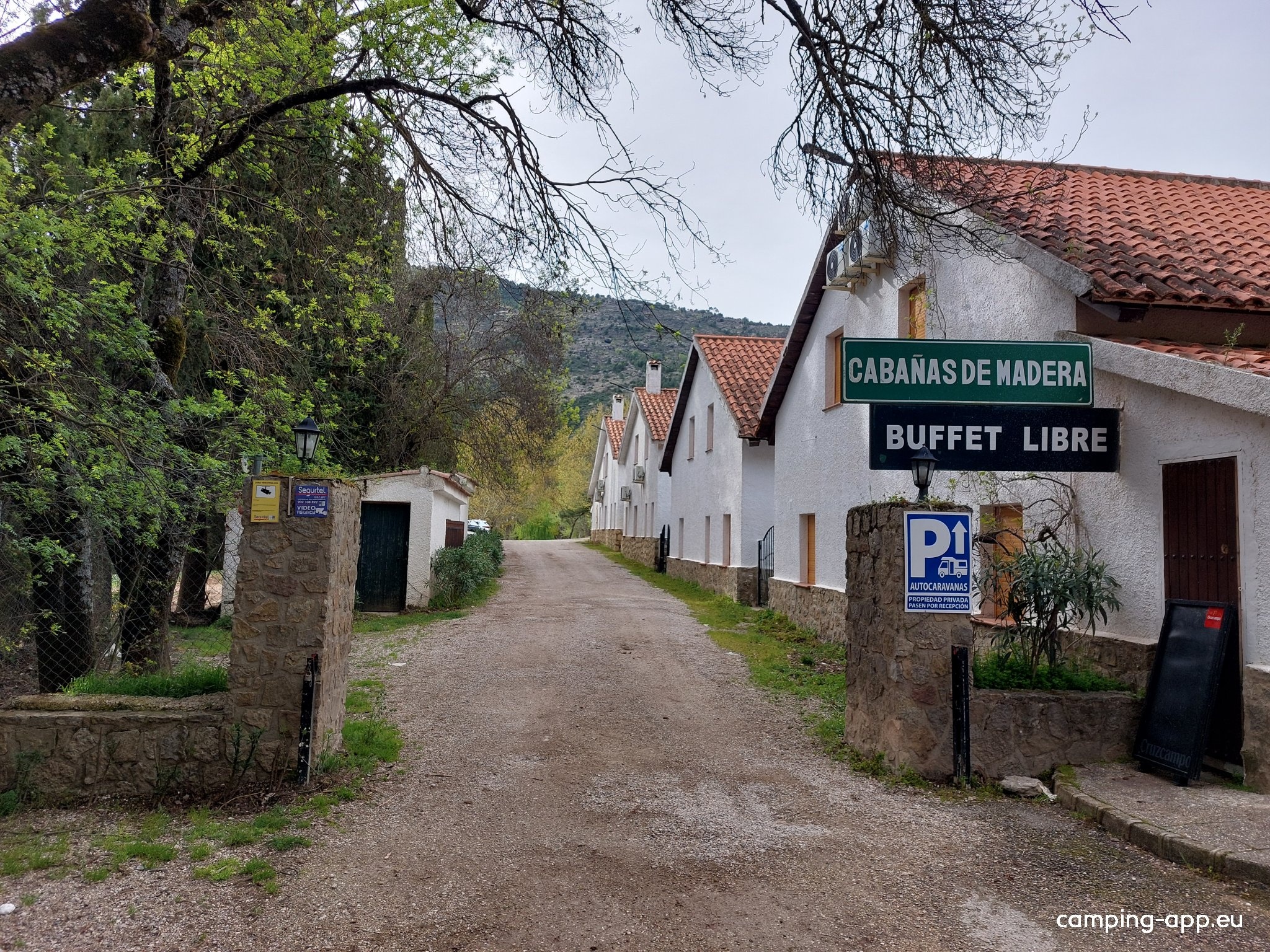Autocaravanas - Cabañas de Madera — Campervan Site in 