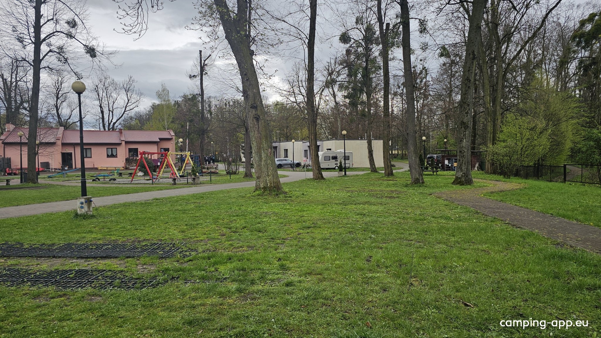 Camping Pod Czarnymi Bocianem — Sítio de acampamento in Cieszyn