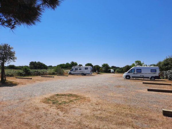 Stellplatz CampingCarPark Prefailles — Photo 3