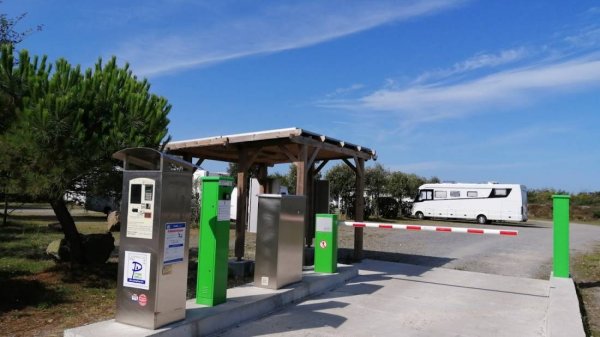 Stellplatz CampingCarPark Prefailles — Photo 2