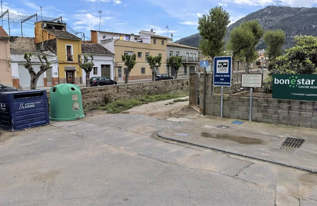 Stellplatz Simat de la Valldigna — Stellplatz in  Simat de la Valldigna