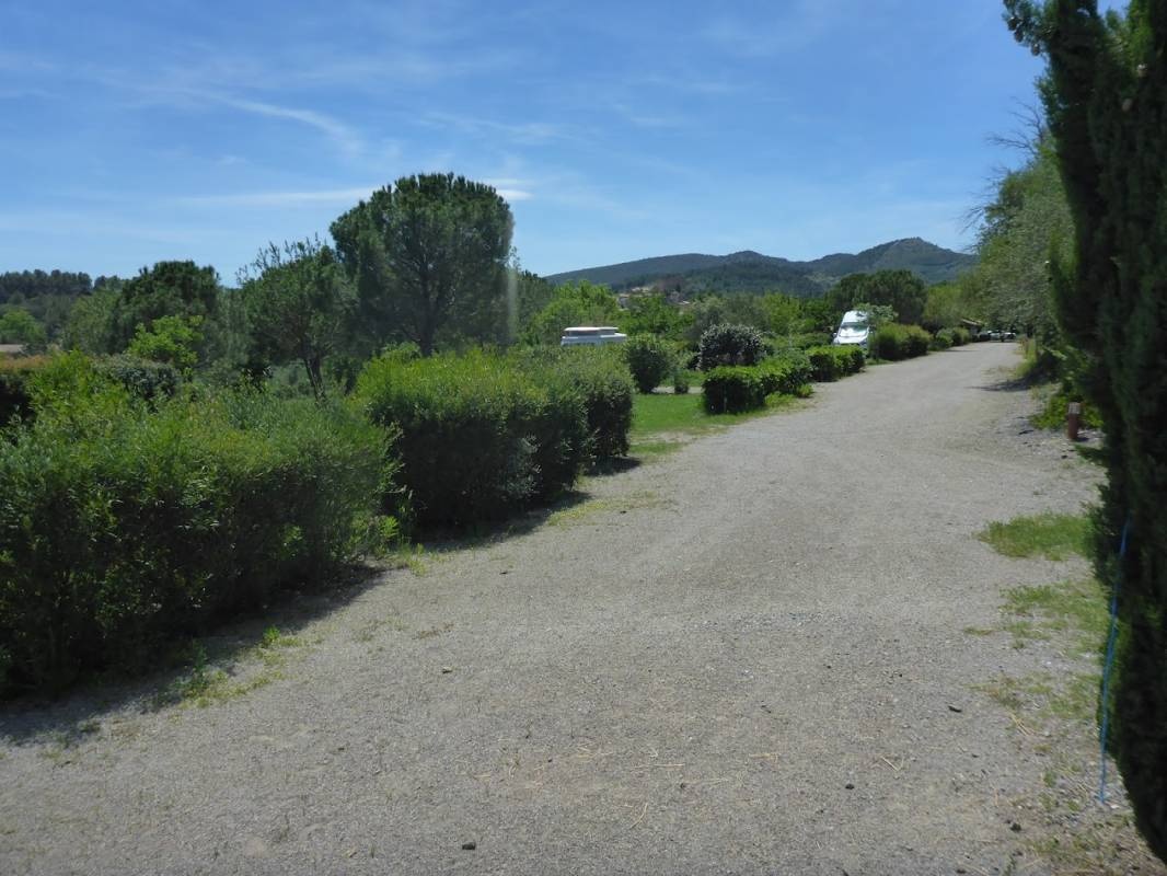 Camping Municipal l'Espazo — Campingplats in Durban-Corbières