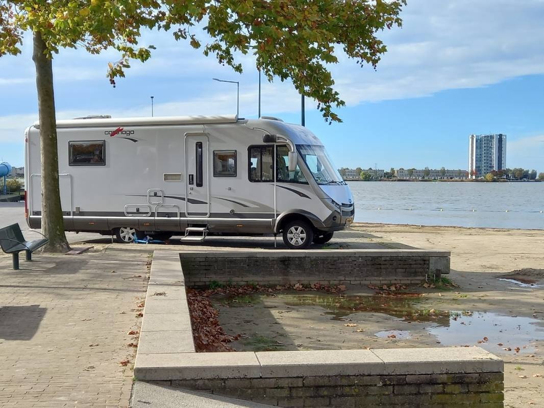 Camperplaats Boulevard Noord Bergen Op Zoom — Stellplatz in Bergen op Zoom