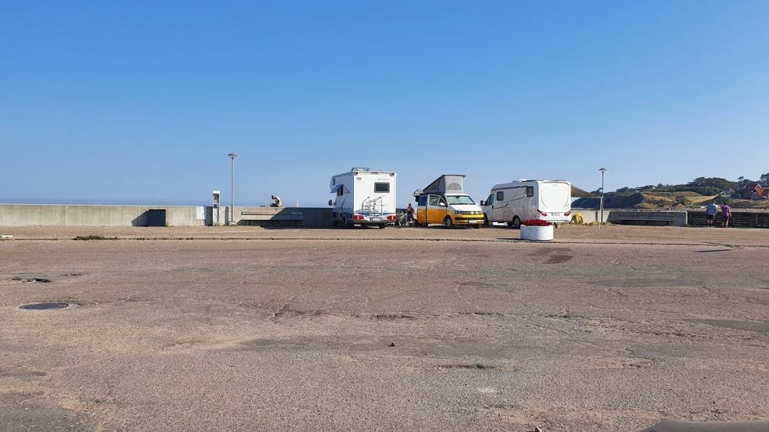 Autocamper plads, Amtsvejen, Hundested, Danmark — 露营车营地 in Hundested