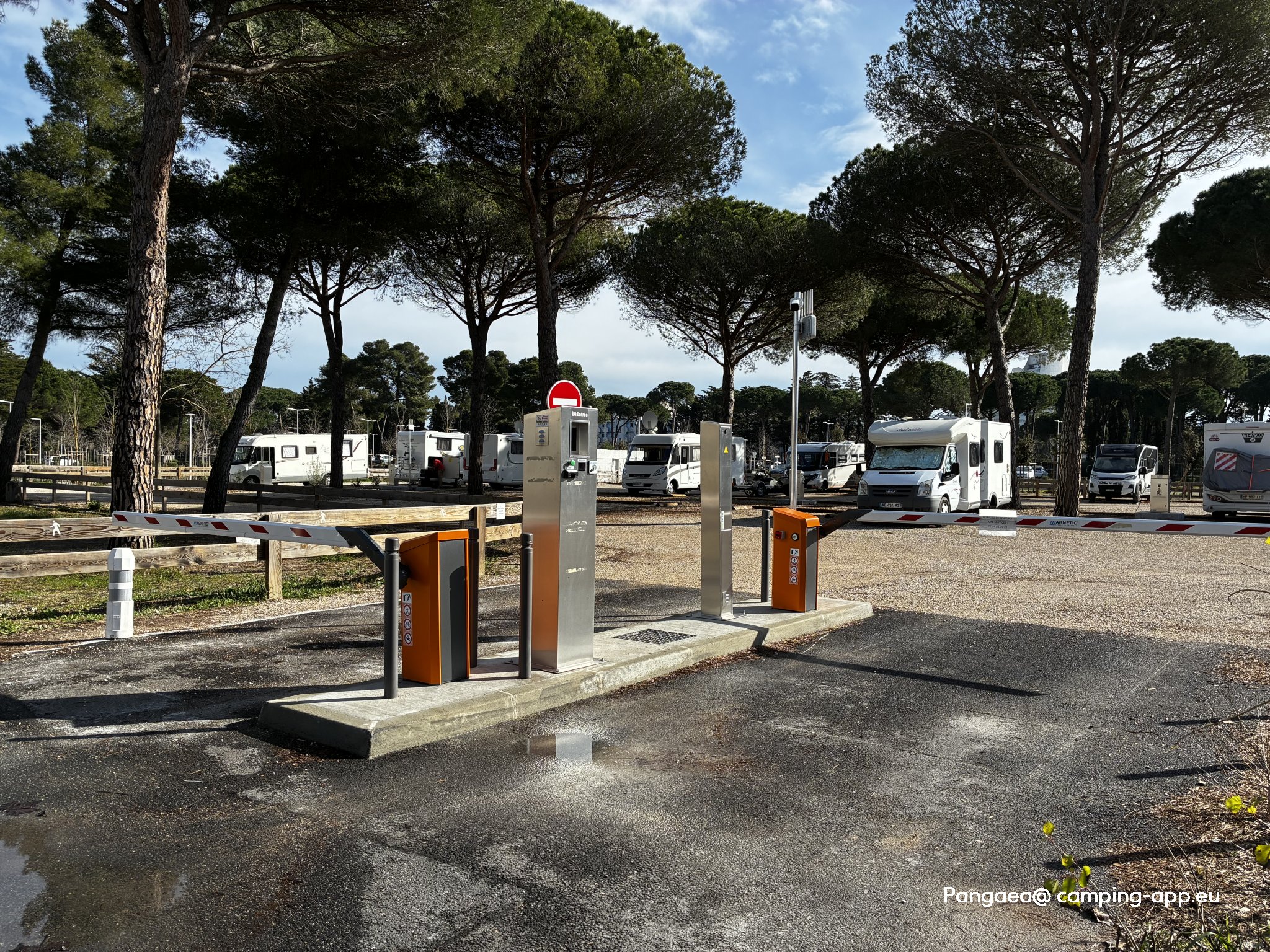 Aire de camping-cars La Grande-Motte — Місце для кемперів in La Grande-Motte