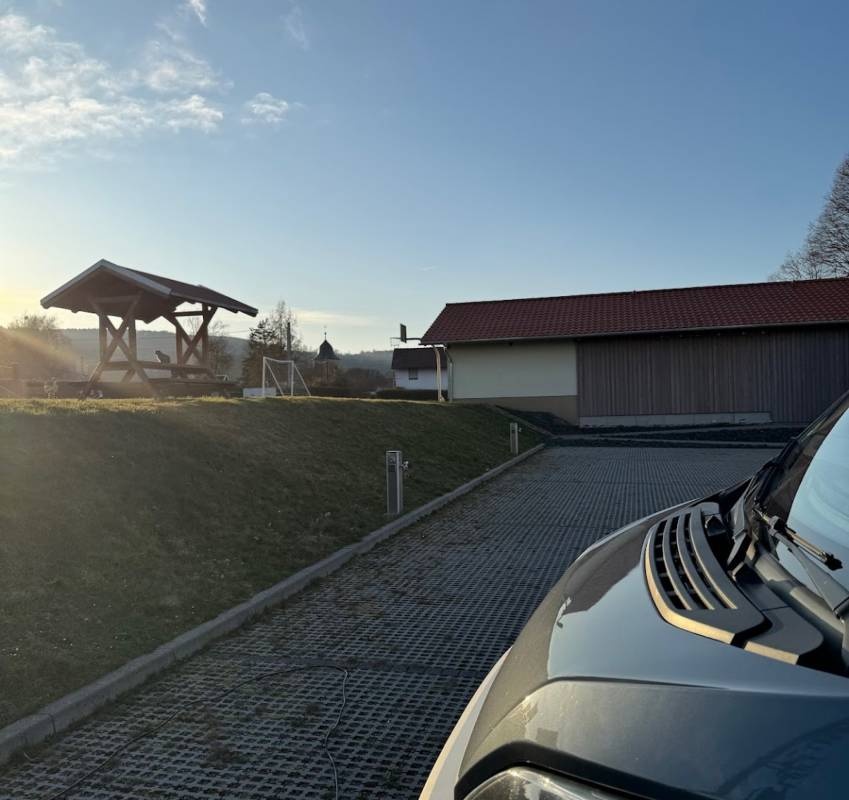 Caravan Stellplatz Unter der Linde — Camperplaats in Friedelshausen