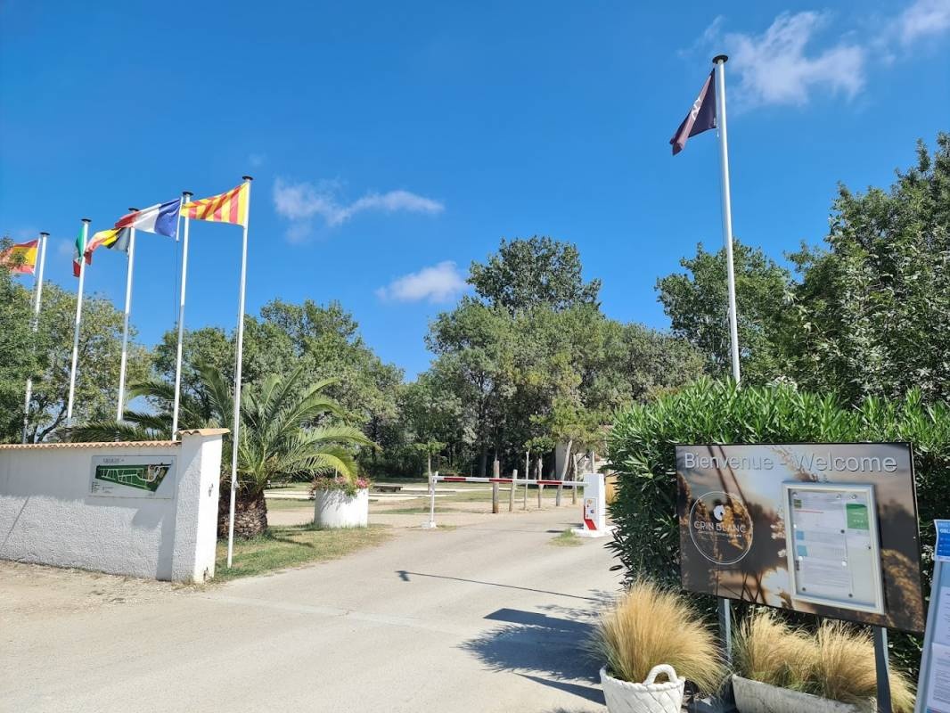 Camping Crin Blanc — Campingplatz in Arles